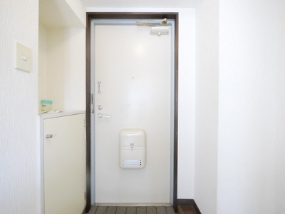 Living and room. Entrance