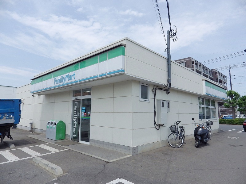 Convenience store. 320m to Family Mart (convenience store)