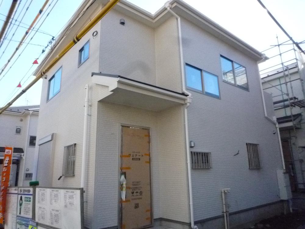 Local appearance photo. Local (12 May 2013) Shooting