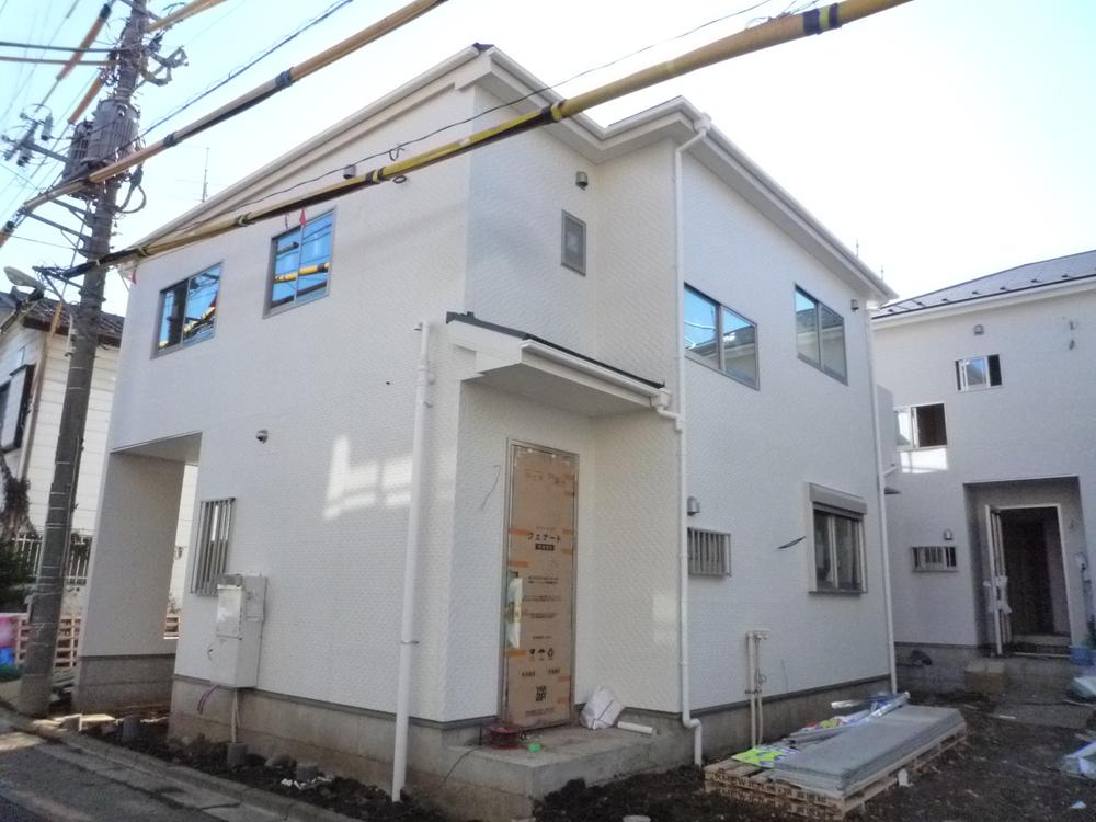 Local appearance photo. Local (12 May 2013) Shooting