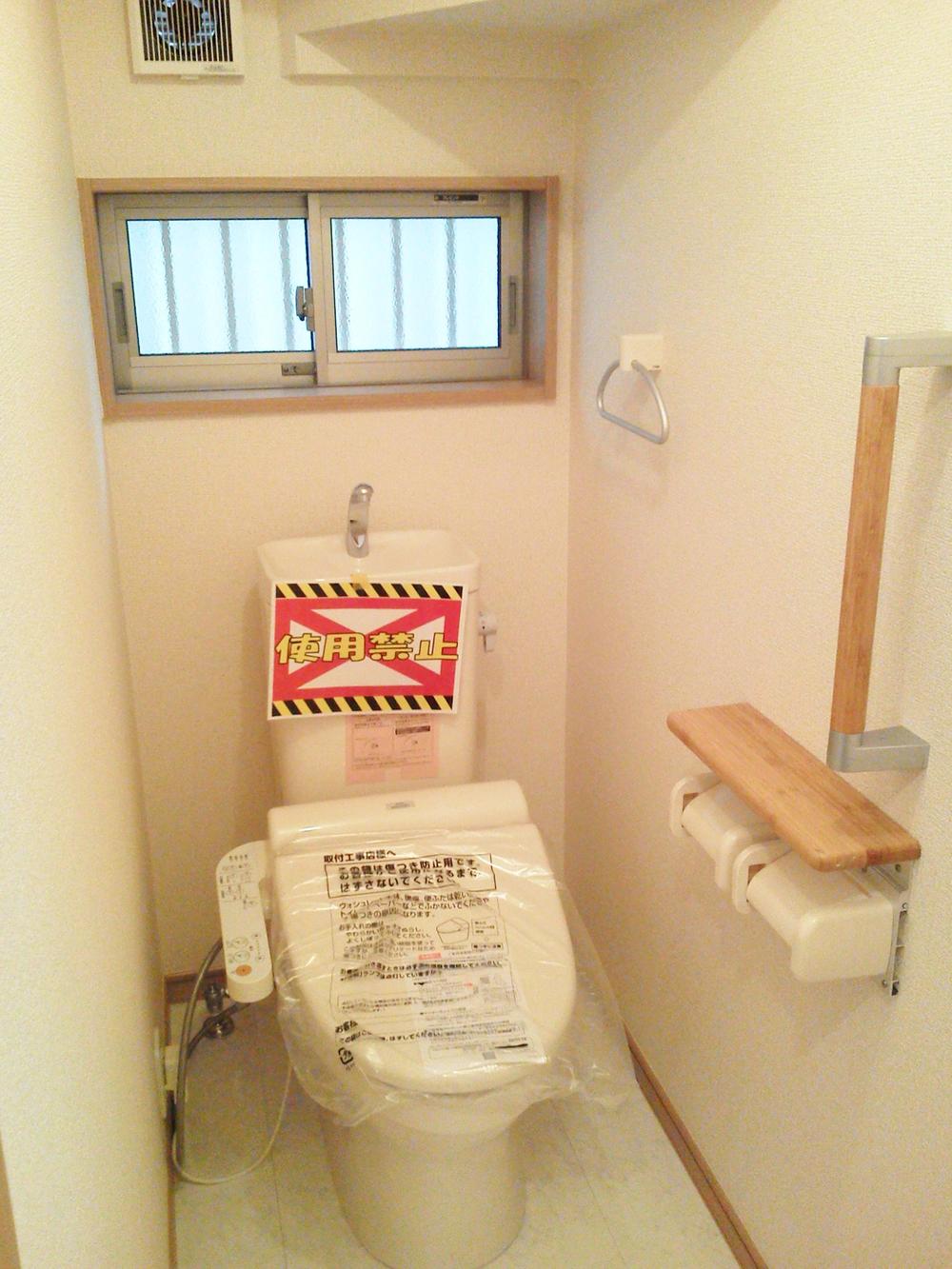 Other Equipment. Borderless shape in consideration of the cleaning ease ・ Tornado cleaning to wash all over the inside of the toilet bowl in the double of water flow.