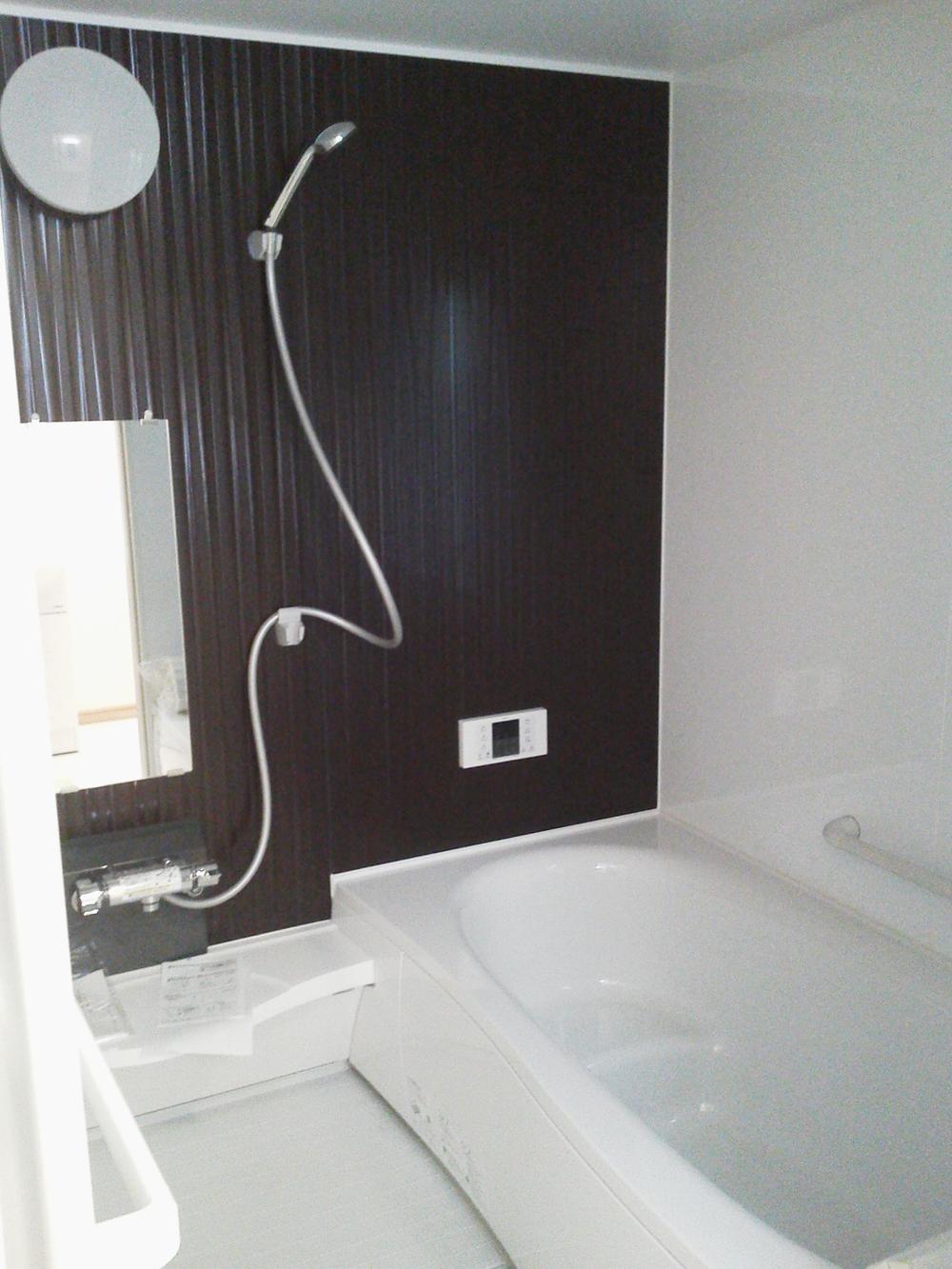 Other Equipment. Firm water-saving in the new shape that eliminates the waste. (Water-saving effect About 14%)