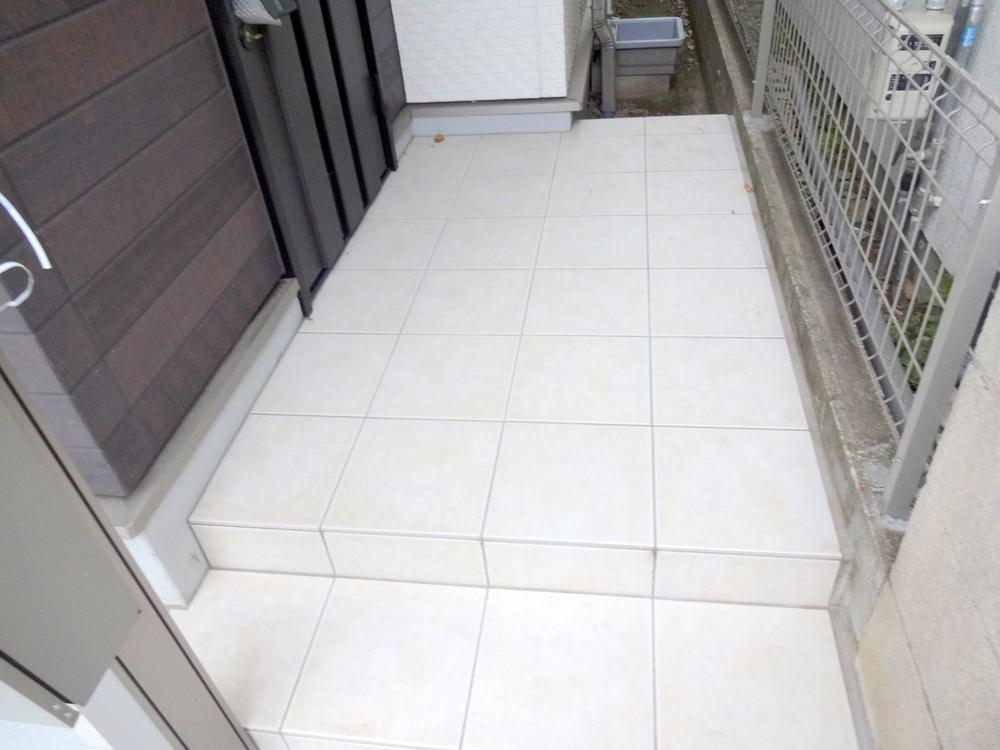 Entrance. Local (11 May 2013) Shooting