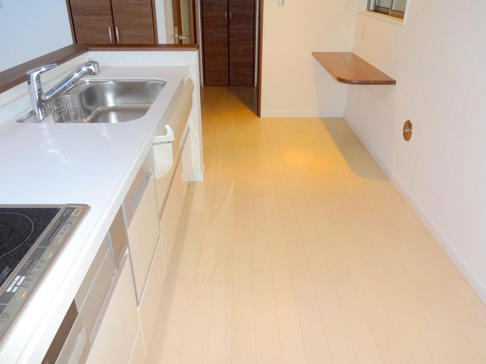 Kitchen. Indoor (11 May 2013) Shooting