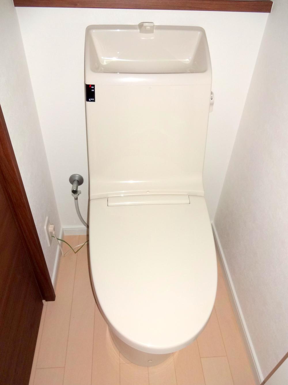 Toilet. Indoor (11 May 2013) Shooting