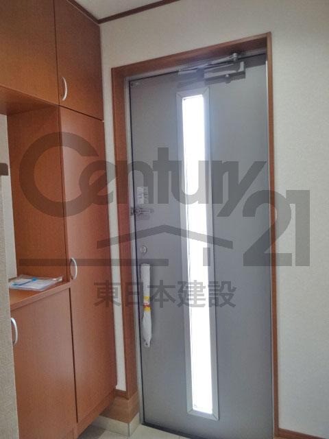 Entrance. Local (11 May 2013) Shooting