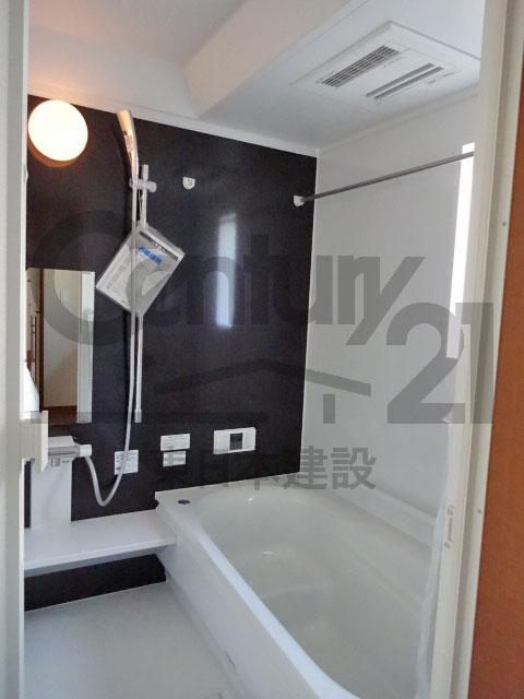 Bathroom. Local (11 May 2013) Shooting