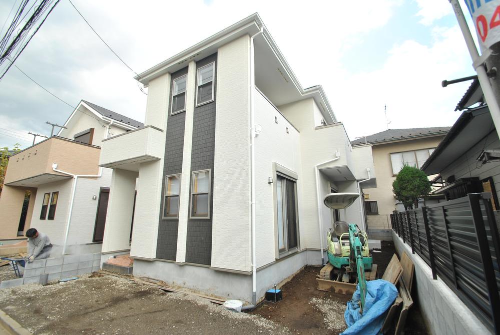 Local appearance photo. Local (11 May 2013) Shooting