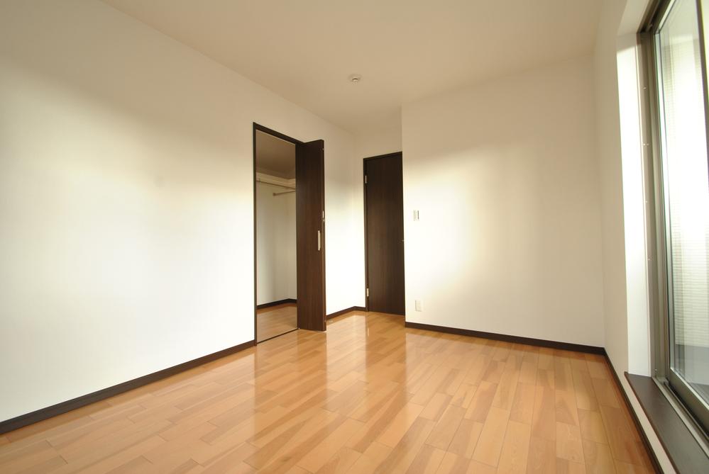 Non-living room. Indoor (11 May 2013) Shooting