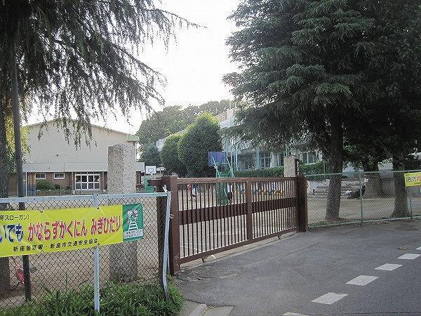 Primary school. Niiza City Katayama 800m up to elementary school