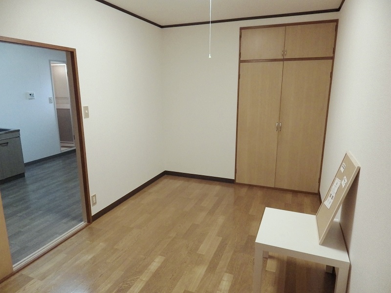 Other room space. Reference photograph