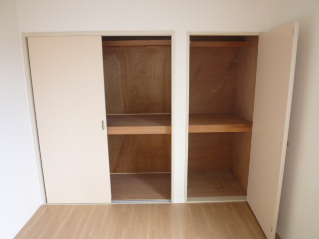 Receipt. It is a photograph of another room of the same properties