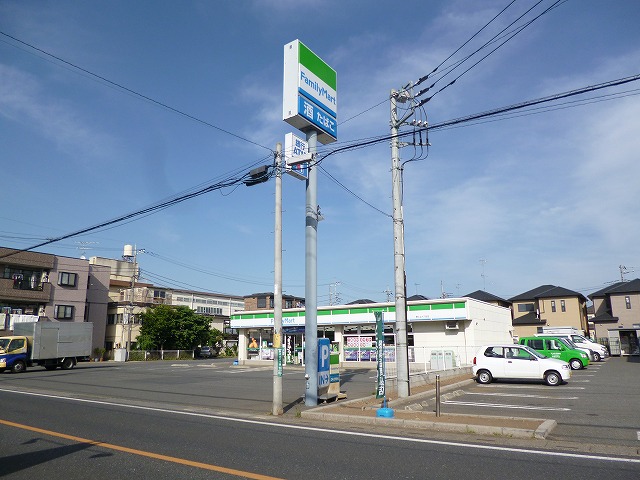 Convenience store. 270m to Family Mart (convenience store)