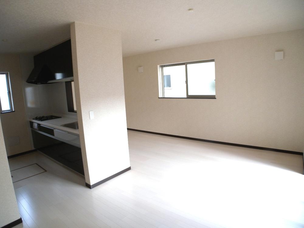 Living. Local (11 May 2013) Shooting