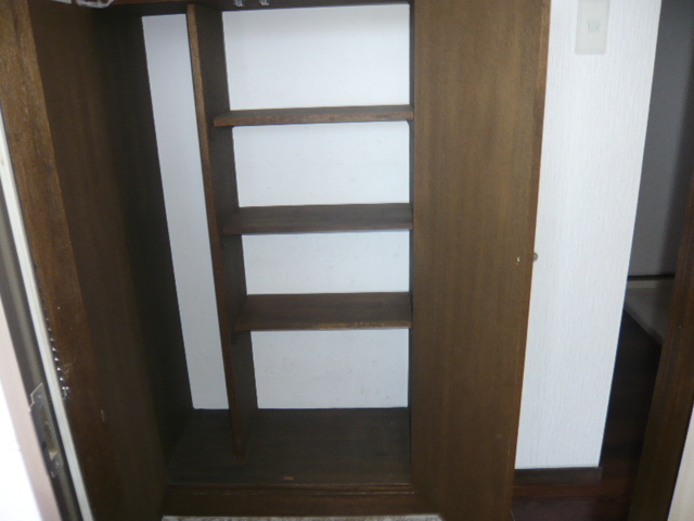 Receipt. It is a photograph of another room in the same building. 