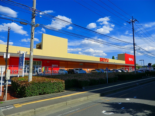 Supermarket. Seiyu to (super) 1700m