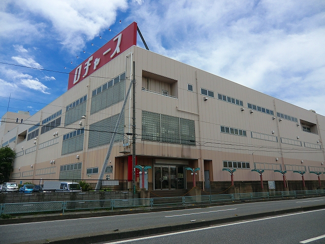 Supermarket. 1300m to Rogers (super)