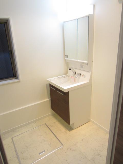 Wash basin, toilet. Example of construction