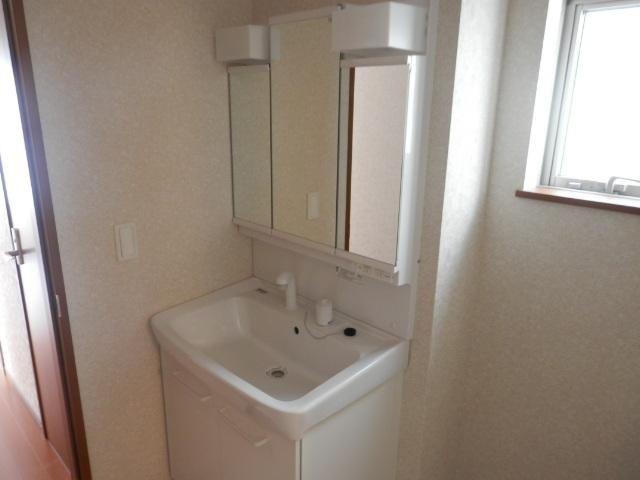 Wash basin, toilet. Local (12 May 2013) Shooting