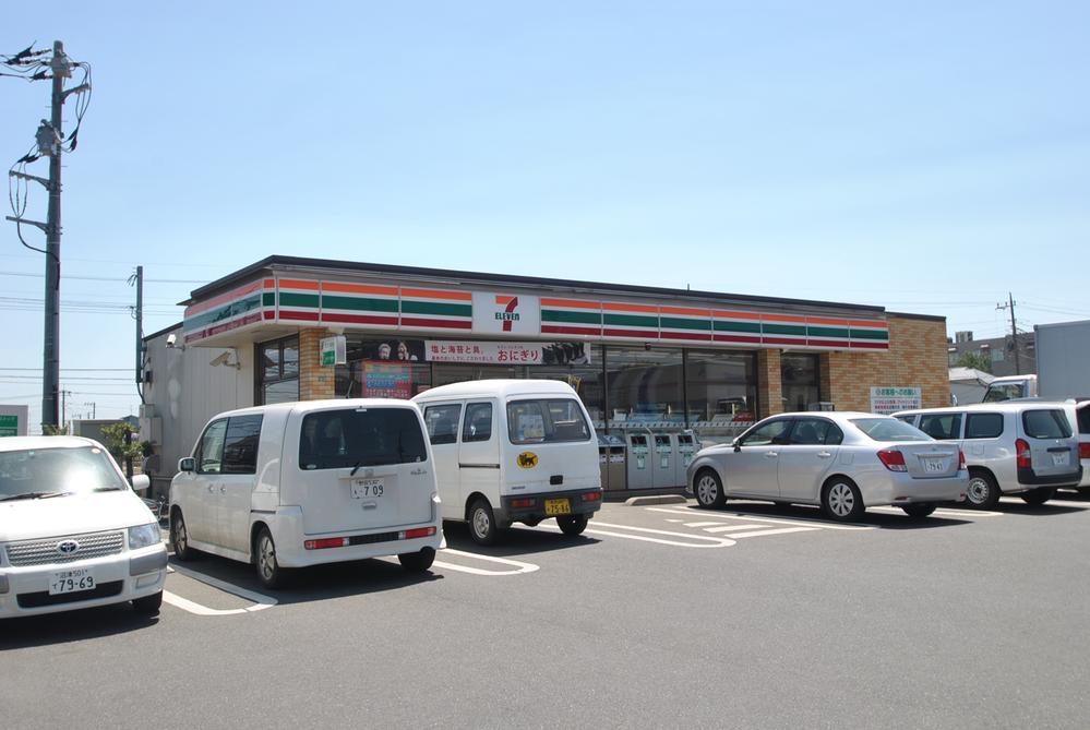 Convenience store. 260m to Seven-Eleven