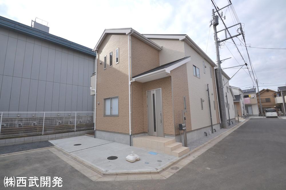 Local photos, including front road. 15 Building (December 2013) Shooting