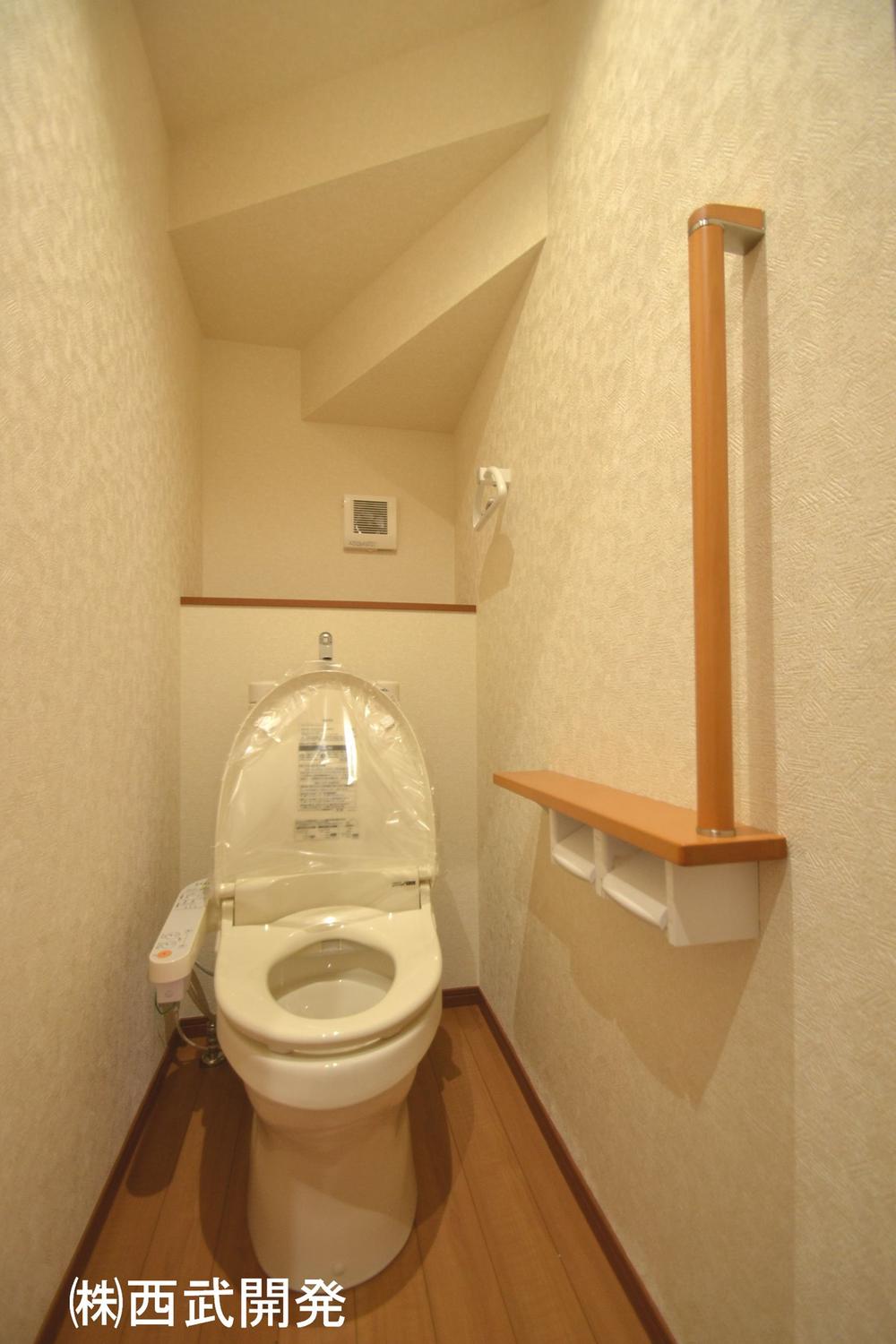 Toilet. Indoor (12 May 2013) Shooting 8 Building