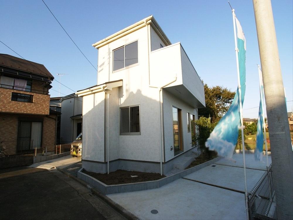 Local photos, including front road. Is an environment suitable for the nature are many child-rearing