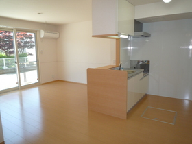 Living and room. 13.5 Pledge a spacious LDK