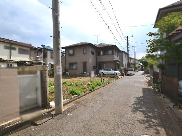 Local photos, including front road. Shinbori 1-chome front road