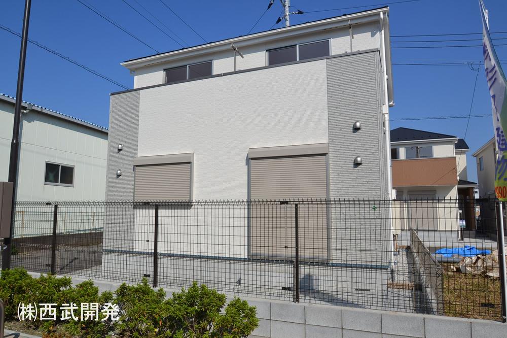 Local appearance photo. Indoor (12 May 2013) Shooting South side is good per yang in this newly established park.