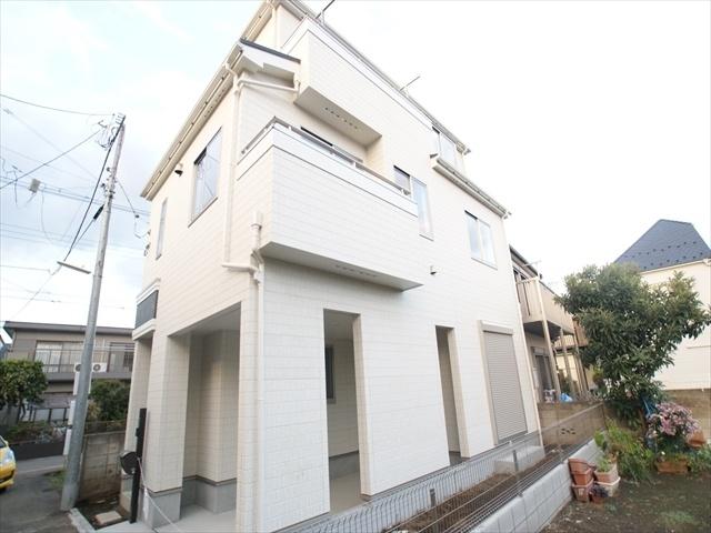 Local appearance photo. Three floors of a quiet residential area