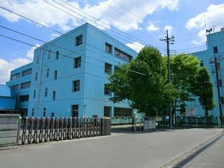 Junior high school. Until the fifth junior high school 650m MidoriYutaka a Nodera water park near, Is a junior high school located in a residential area.
