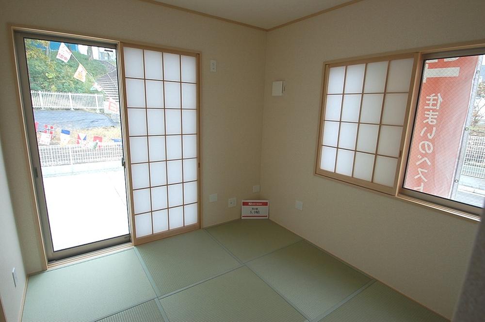 Non-living room. ☆ LDK and the Japanese-style room together about 20 Pledge spacious space of (3 Building) ☆