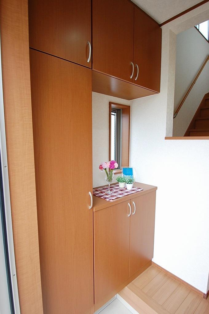 Living. ☆ At any time comfortably entrance with storage to be greeted by the family (3 Building) ☆