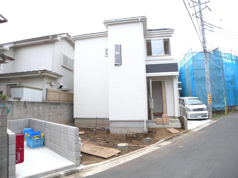 Local appearance photo. Local (10 May 2013) Shooting