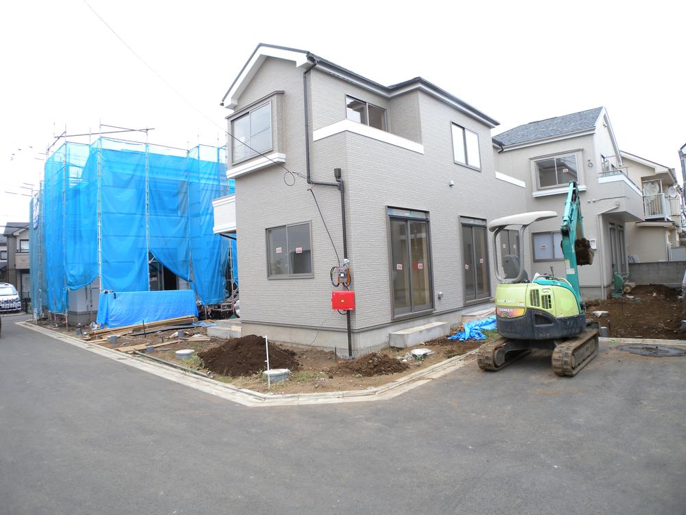 Local photos, including front road. Local (10 May 2013) Shooting