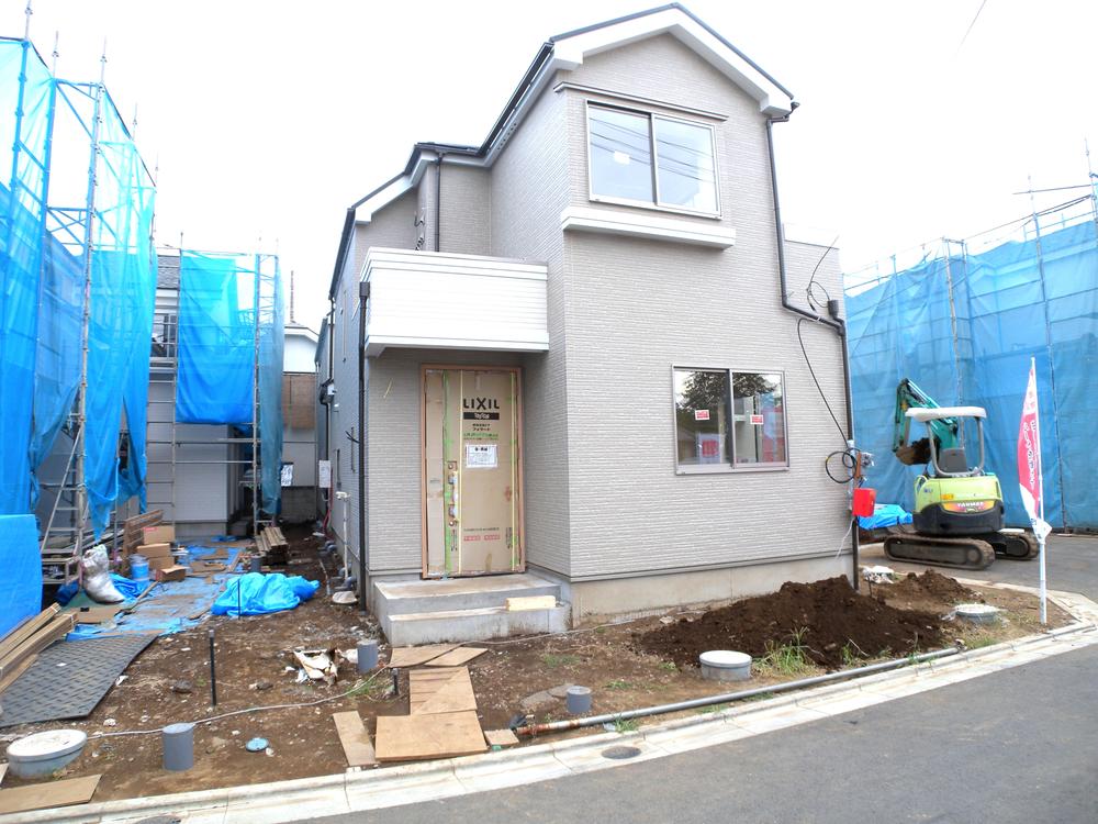 Local appearance photo. Local (10 May 2013) Shooting