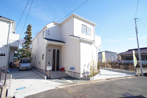 Local photos, including front road. Local (12 May 2013) Shooting