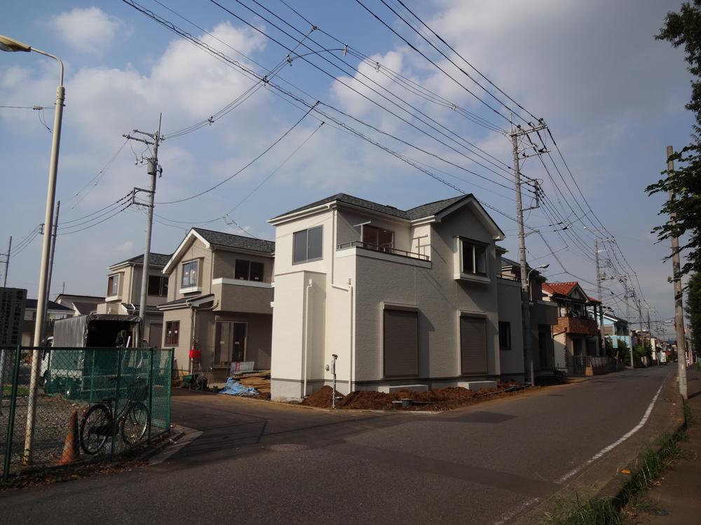 Local photos, including front road. Local (11 May 2013) Shooting