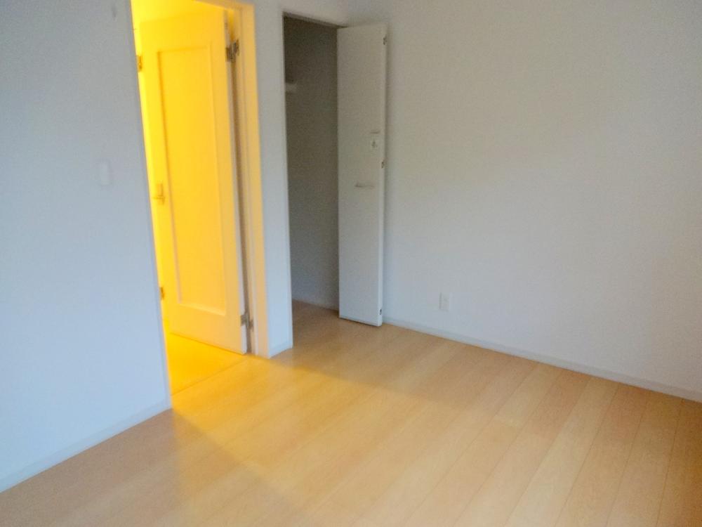 Non-living room. Indoor (11 May 2013) Shooting