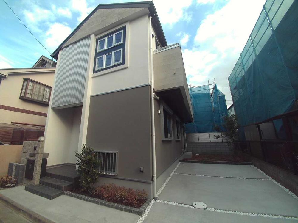 Local appearance photo. Local (12 May 2013) Shooting