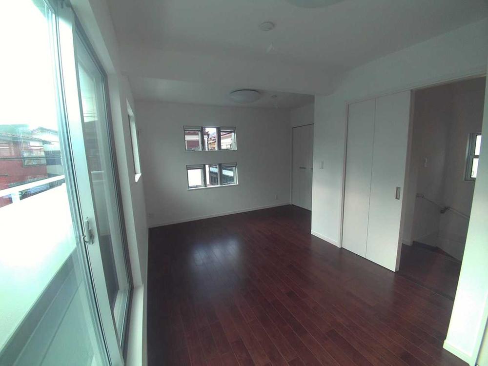 Non-living room. Indoor (12 May 2013) Shooting