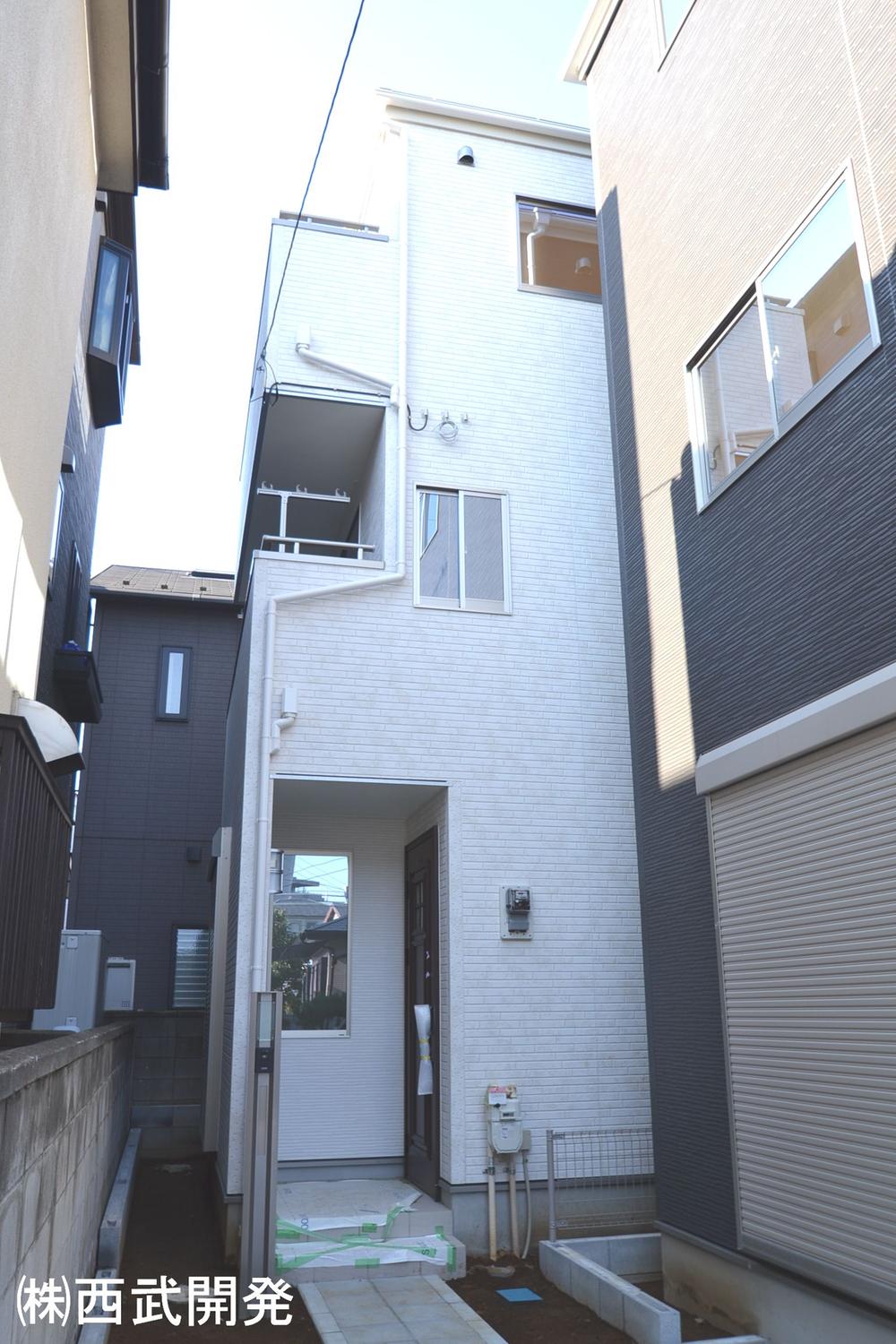 Local photos, including front road. Local (12 May 2013) Shooting