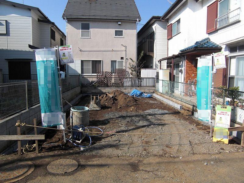 Local photos, including front road. Local (11 May 2013) Shooting