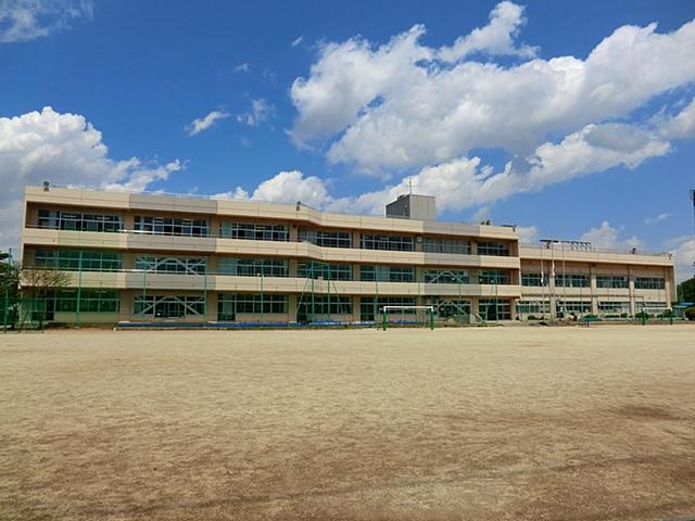 Primary school. 320m to Niiza Tateishi God Elementary School