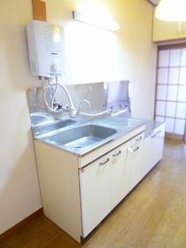Kitchen. Two-burner gas stove can be installed a little spread of the kitchen ☆