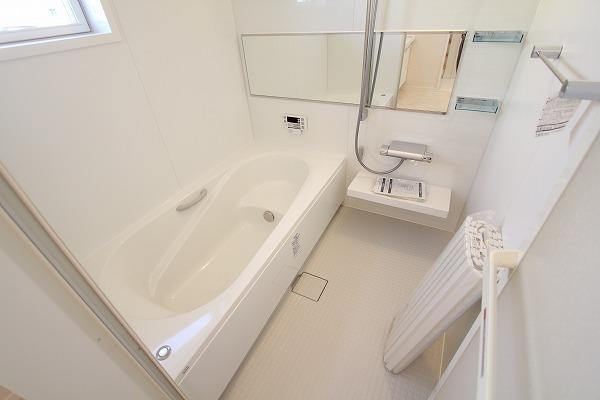 Bathroom. 9 Building