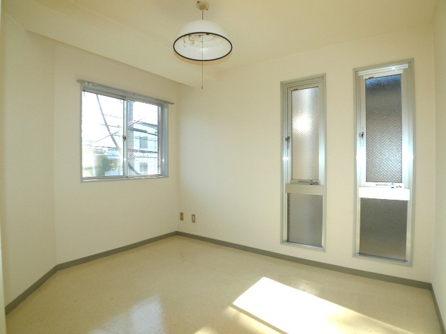 Living and room. A bright room with two-sided lighting