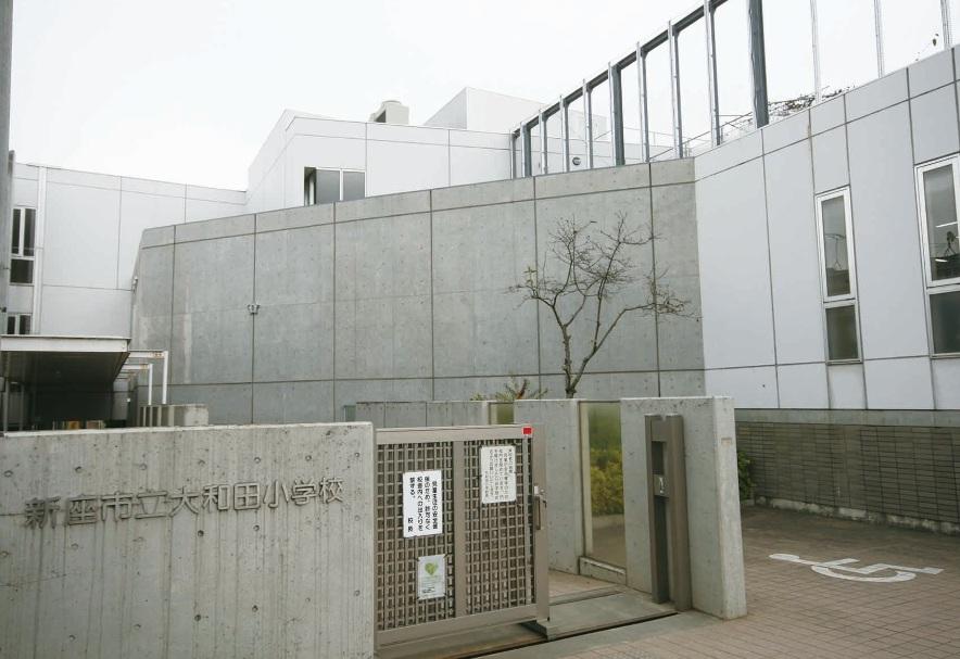 Primary school. Niiza City 950m study until Owada elementary school, The maximum is the scale of elementary school Niiza have put a force in both sports.  Also a popular one beautiful school building well-equipped state-of-the-art facilities.  Consider the future of children, Welcome Many also those who are moving to the area to attend the popular Owada elementary school. 