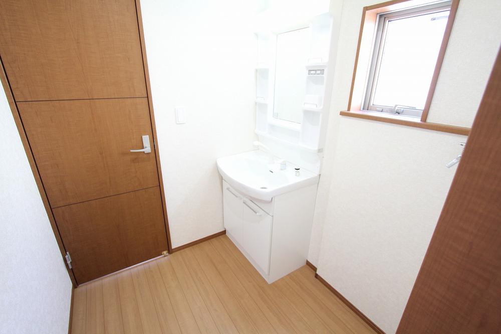 Wash basin, toilet. Building 3 (October 11, 2013) Shooting